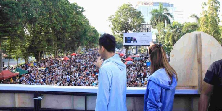 Puluhan Ribu Masyarakat Sulsel Hadiri Jalan Sehat Bersama Cawapres Gibran