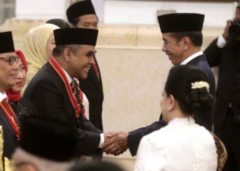 Presiden Jokowi Anugerahkan Bintang Maha Putra Kepada Ahmad Muzani