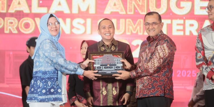 Elen Setiadi Hadiri Malam Anugerah KPU Sumatera Selatan Tahun 2025