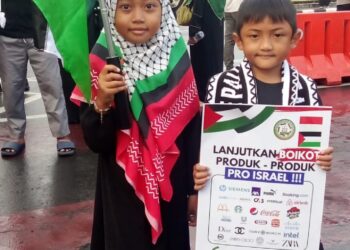 Ribuan Massa Perempuan Gelar Aksi Damai :Tolak Produk Pro Israel..!!