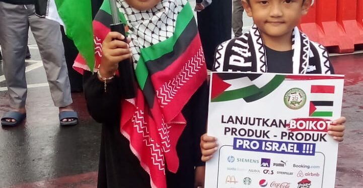 Ribuan Massa Perempuan Gelar Aksi Damai :Tolak Produk Pro Israel..!!